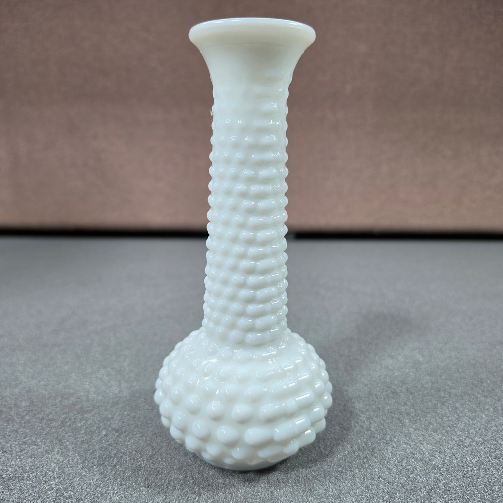 Fenton Hobnail Bud Vase Home Decor 6in White Excellent Milk Glass Vintage